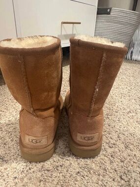 UGG Short Sheepskin Boots - Chestnut Brown